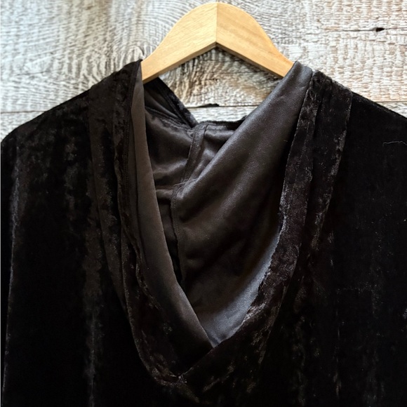 Midnight's Meadow | Long Heavy Gothic Dramatic Velvet Hooded Cape - O/S, Black - Picture 5 of 6